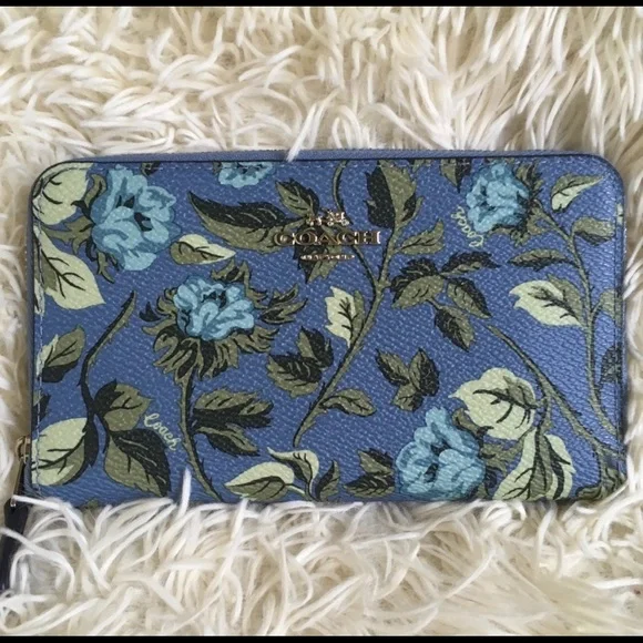 Coach Medium Zip Wallet in Sleeping Rose - Picture 2 of 4